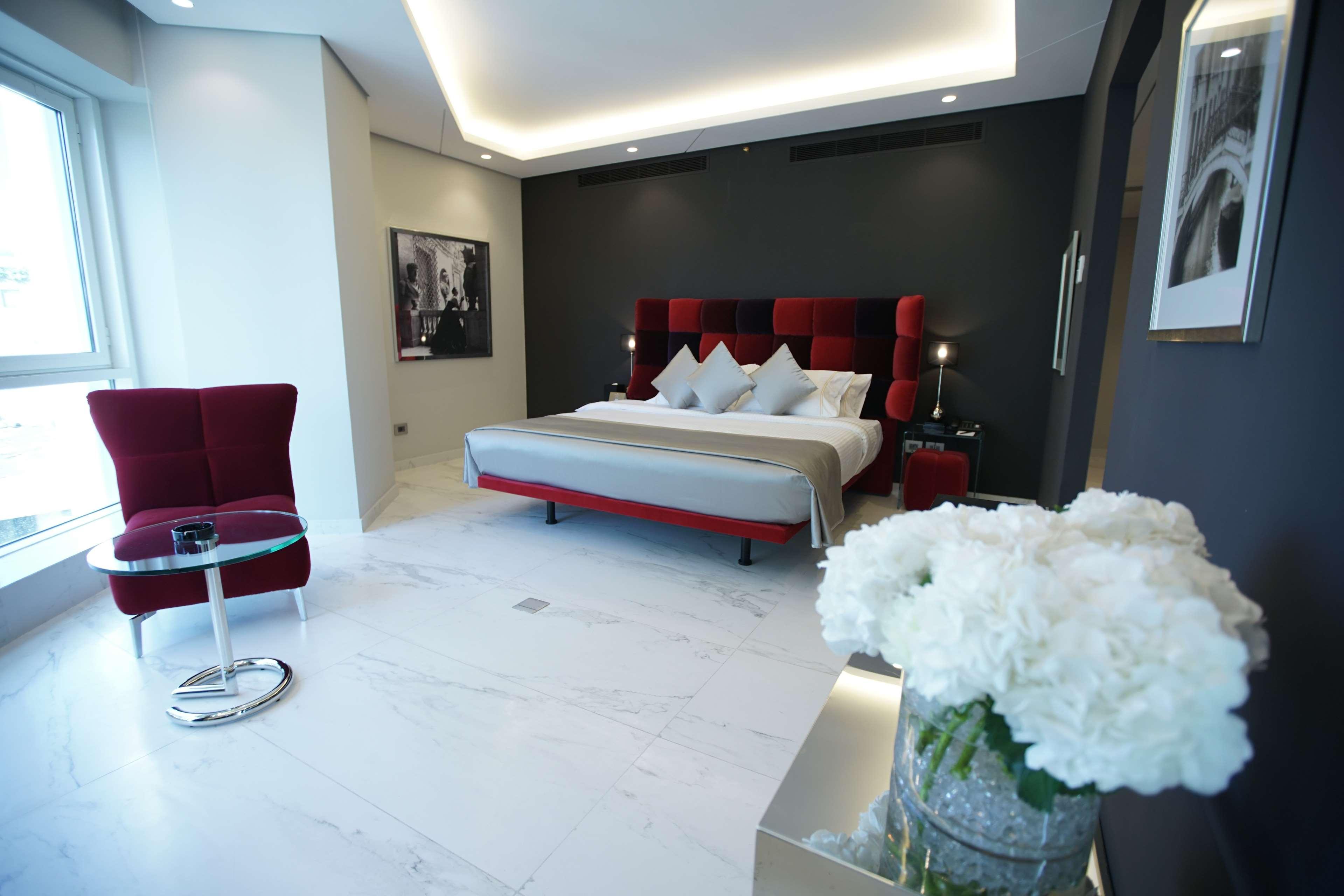 Royal Tulip Achrafieh Hotel Beiroet Buitenkant foto
