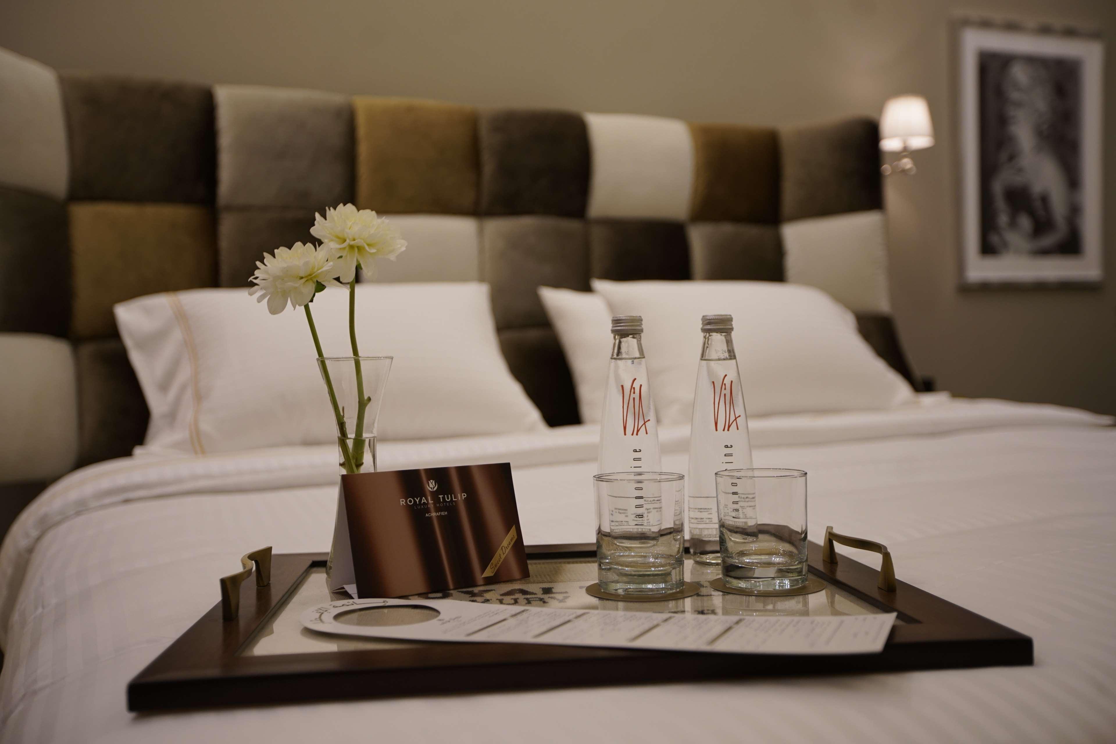 Royal Tulip Achrafieh Hotel Beiroet Buitenkant foto