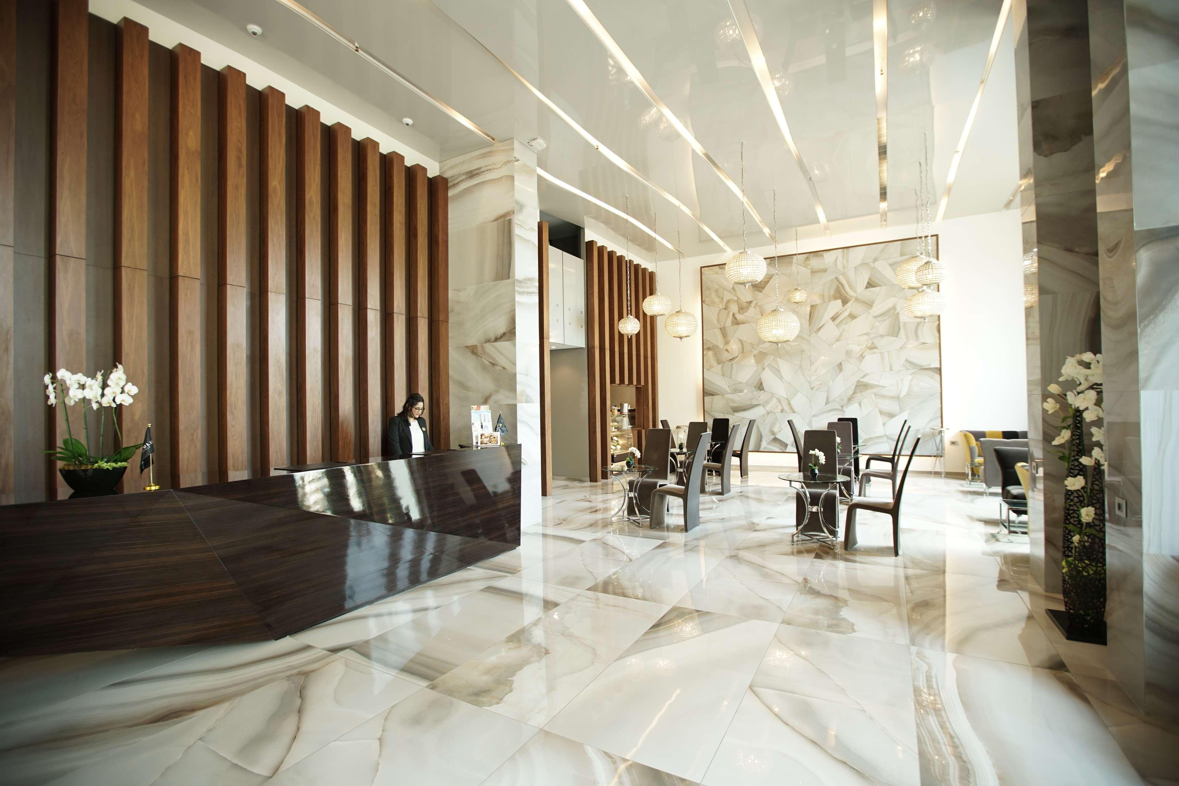 Royal Tulip Achrafieh Hotel Beiroet Buitenkant foto