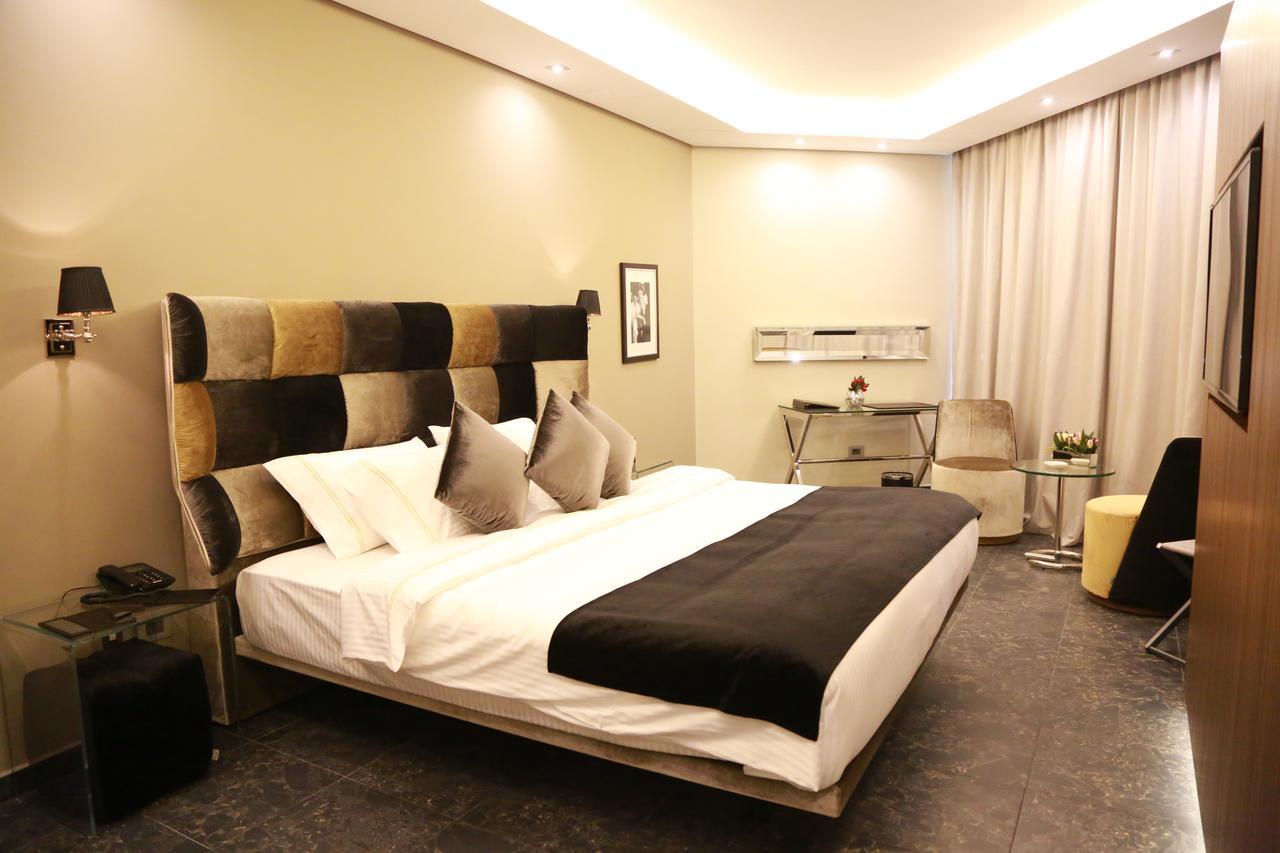 Royal Tulip Achrafieh Hotel Beiroet Buitenkant foto