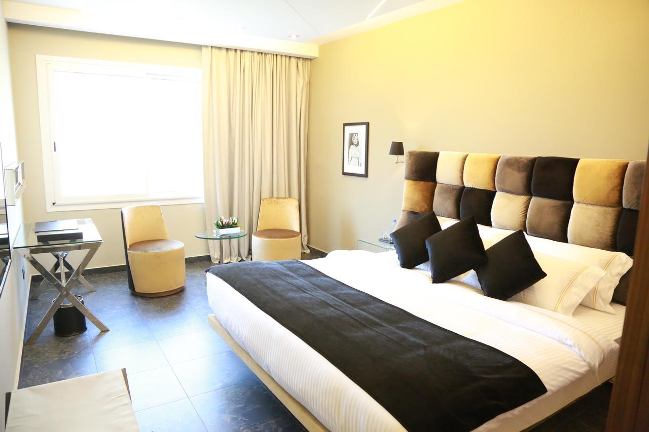 Royal Tulip Achrafieh Hotel Beiroet Buitenkant foto