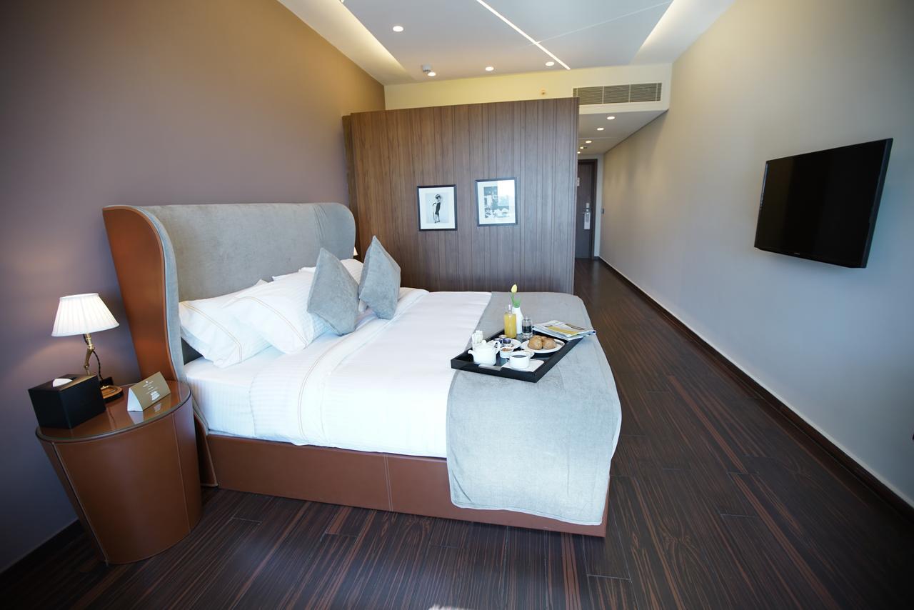 Royal Tulip Achrafieh Hotel Beiroet Buitenkant foto