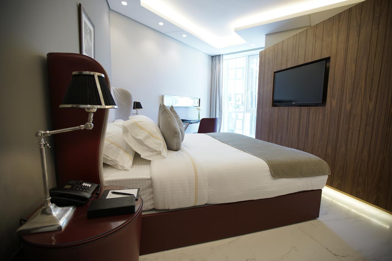Royal Tulip Achrafieh Hotel Beiroet Buitenkant foto