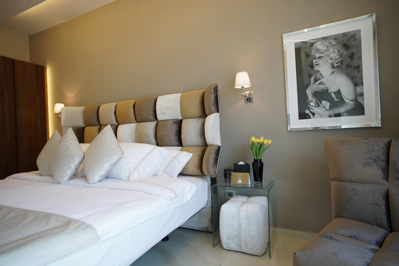 Royal Tulip Achrafieh Hotel Beiroet Buitenkant foto
