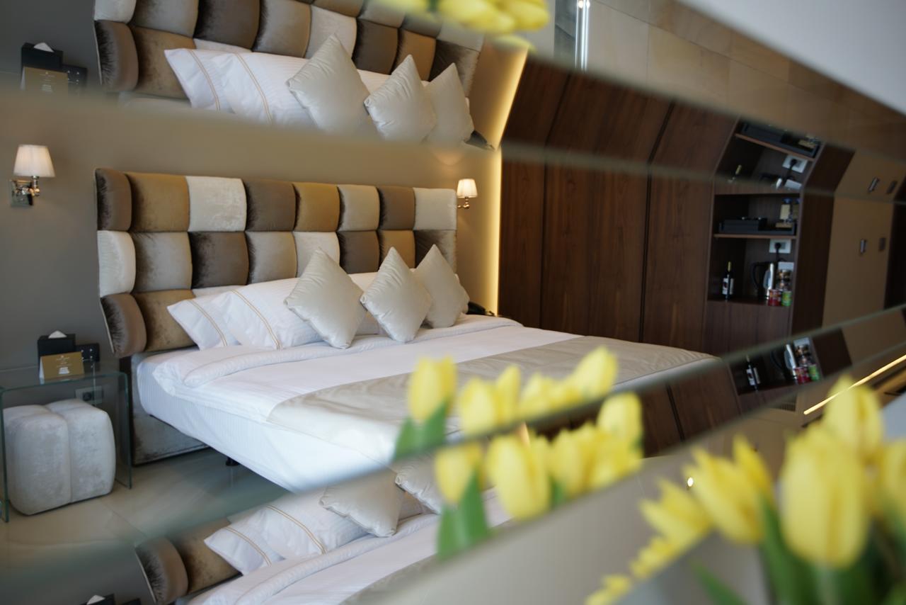 Royal Tulip Achrafieh Hotel Beiroet Buitenkant foto